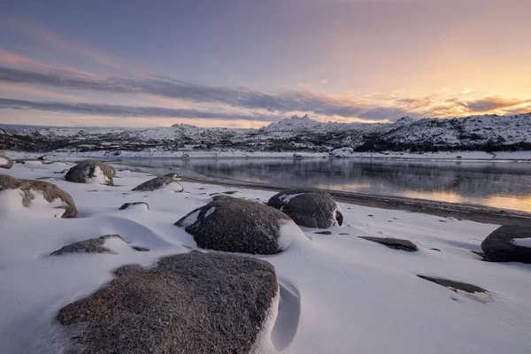 Det Vackra Vinterlandskapet Med Mot Bergskedjan Serra Estrela Portugal — Stockfoto