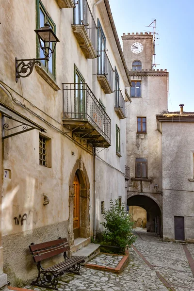 Une Rue Étroite Entre Les Vieilles Maisons Petina Village Dans — Photo