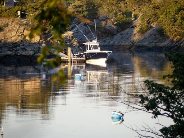 Barco Amarrado Tranquila Bahía Tranquila Narragansett Newport Rhode Island — Foto de Stock