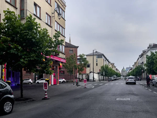 Wenige Autos Straßenrand Brüssel Geparkt — Stockfoto