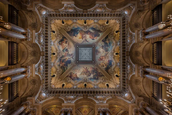 Teto Acima Grande Escadaria Ópera Garnier — Fotografia de Stock