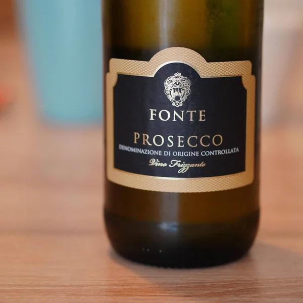 Una Fonte Prosecco Vino Bianco Italiano Bottiglia — Foto Stock