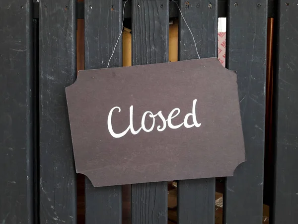 Black Wooden Door Closed Sign — Stock Photo, Image