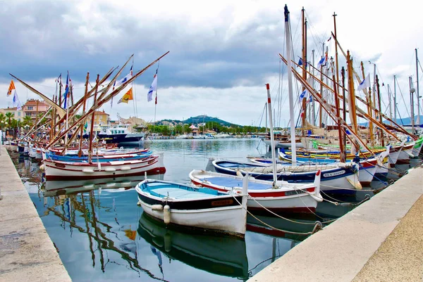 Eine Schöne Aufnahme Von Mediterranen Bunten Fischerbooten Hafen Von Sanary — Stockfoto
