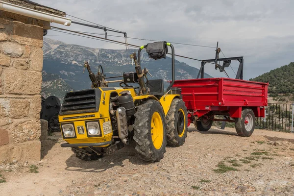 Pequeño Tractor Montaña Tiene Remolque Pasquali 980 —  Fotos de Stock