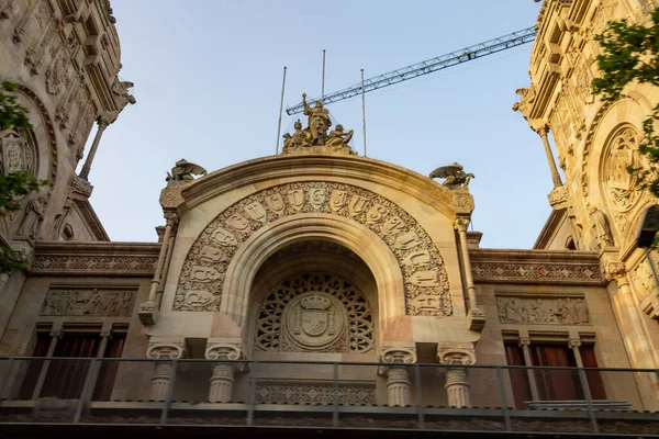 Ένα Διακοσμημένο Ιστορικό Κτίριο Στη Βαρκελώνη Ισπανία — Φωτογραφία Αρχείου