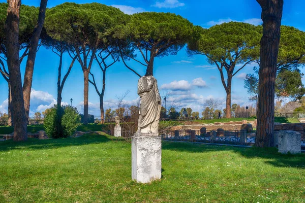 オスティア アンティカ Ostia Antica 古代ローマの港都市の位置するオスティアの近代的な町の近くにある大きな考古学遺跡です — ストック写真