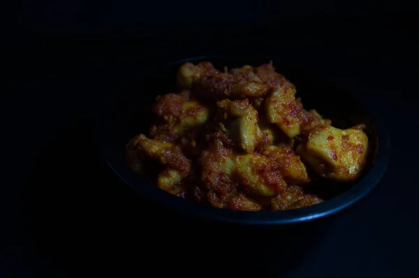 Bowl Indonesian Spicey Ffried Chicken Dark Background — Stock Photo, Image