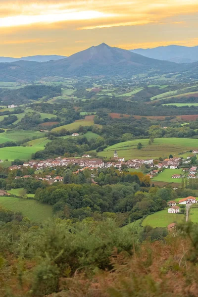 Fransa 'nın Bask ülkesindeki Ainhoa köyünün hava manzarası