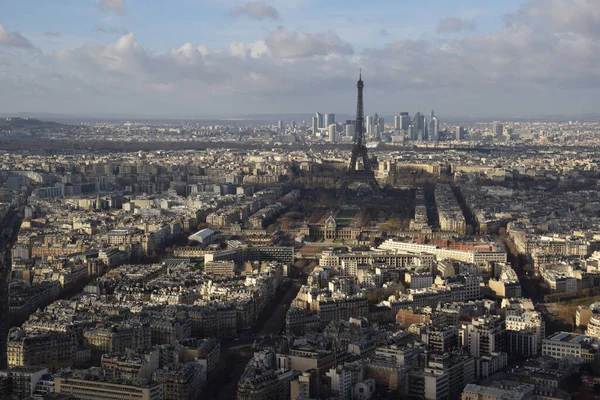 Ufuk çizgisinin ve Paris Eyfel Kulesi 'nin havadan görünüşü, Fransa