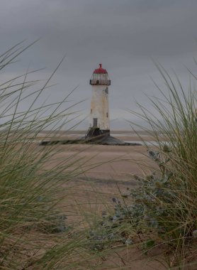 Kasvetli bir günde Ayr Deniz fenerinin güzel bir görüntüsü.