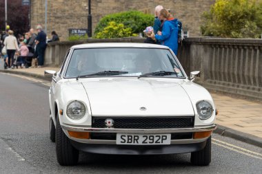 Morpeth Fair Day, Northumberland, İngiltere 'de klasik bir Mazda Cosmo L10A arabası.