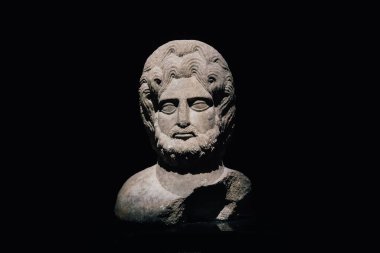 Bandirma 'daki İstanbul Arkeoloji Müzeleri' nde İ.Ö. 2. yüzyıl Zeus Bronton 'un mermer büstüne yakın çekim