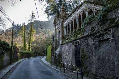Quinta da Regaleira 'ya giriş, Sintra, Portekiz' de büyük bir mülk.