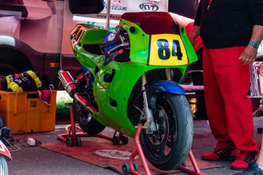 14 Mayıs 2022 'de motosiklet yarışları için eğitim aldım. XVIII. Slovacky Circle C.S.O 2022. Yarış tarihi yarış motosikletleri için de duyuruldu. Depo