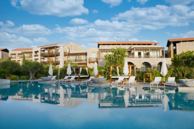 Yunanistan 'da tatiller, güzel tatil oteli Costa Navarino, Yunanistan' da lüks bir seyahat merkezi ve dünya kadar otantik deneyim sunuyor.