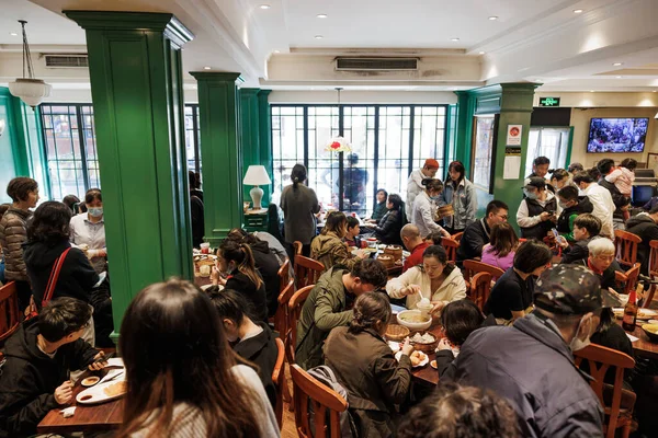 Şangay Halkının Çin Deki Bir Restoranda Yiyip Içtiği Güzel Bir — Stok fotoğraf