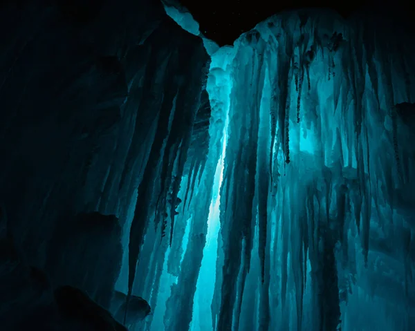 Hielo Azul Dentro Una Cueva Bajo Glaciar Derritiéndose — Foto de Stock