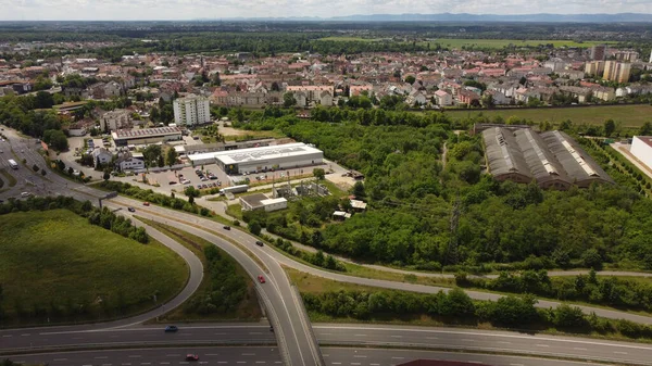 Eine Drohne Über Lebensmittelmärkten Und Verlassenen Lagerstätten Einer Kleinstadt Deutschland — Stockfoto