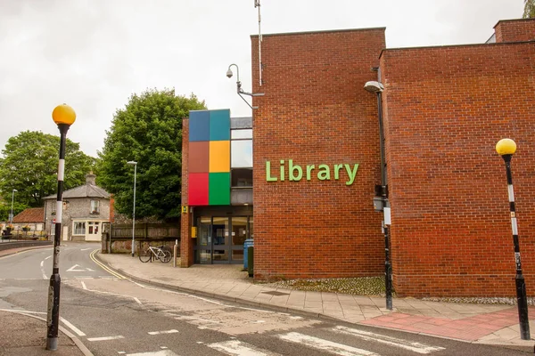 Zebra Geçidi Olan Thetford Kasaba Kütüphanesinin Güzel Manzarası — Stok fotoğraf