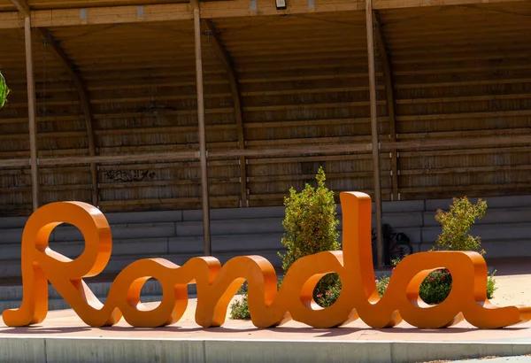 Ronda Malaga Spanien Juni 2022 Orangefarbene Buchstaben Der Stadt Ronda — Stockfoto