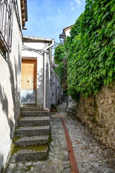 Uma Rua Estreita Entre Antigas Casas Petina Uma Aldeia Nas — Fotografia de Stock