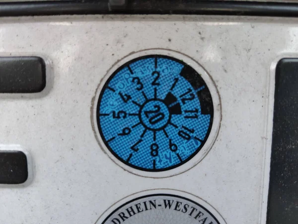 Ένα Κοντινό Πλάνο Του Μπλε Γερμανικού Σήματος Tuv — Φωτογραφία Αρχείου