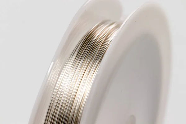 Silver Tråd För Smycken Gör Isolerad Vit Bakgrund — Stockfoto