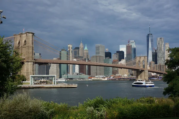 Horizon New York Avec Brooklyn Bridge Sous Ciel Nuageux — Photo