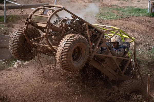 Jumping Nissan Patrol Proto Crawler Druhá Generace Dělá Road — Stock fotografie