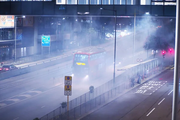 Polizei Feuert Tränengas Auf Einer Wichtigen Autobahn Hongkong — Stockfoto