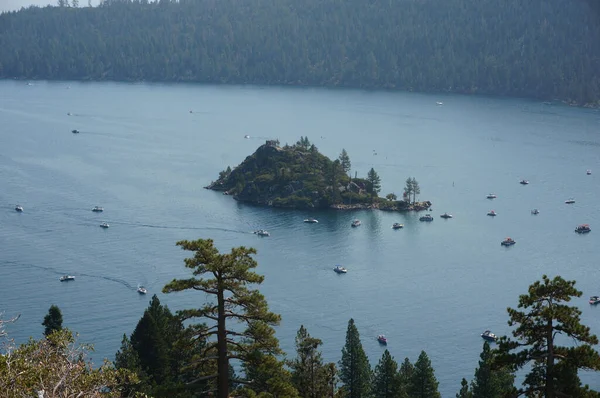 Μια Όμορφη Θέα Ενός Μικρού Νησιού Στη Λίμνη Tahoe Στο — Φωτογραφία Αρχείου
