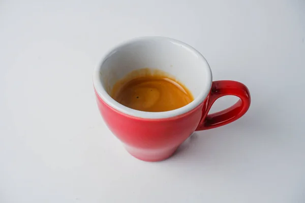 Egy Piros Fehér Csésze Kávé Elszigetelve Fehér Háttér — Stock Fotó