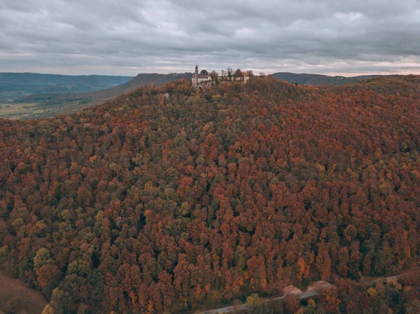 Αεροπλάνο Του Κάστρου Teck Στο Δασωμένο Βουνό Φθινόπωρο Στο Kirchheim — Φωτογραφία Αρχείου