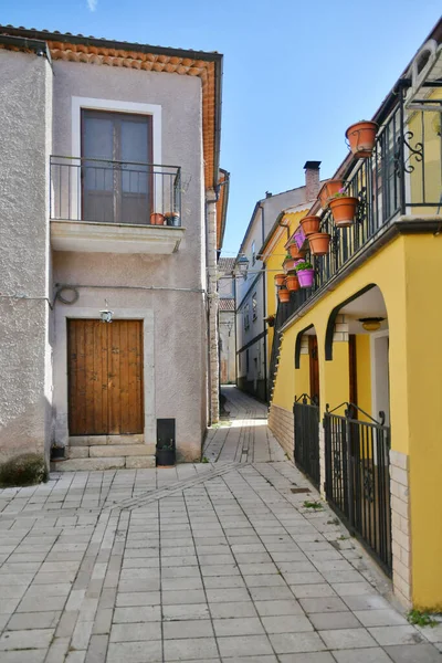 Een Smalle Straat Tussen Oude Huizen Van Teggiano Een Middeleeuws — Stockfoto