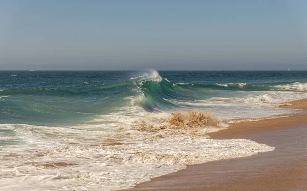 Una Spiaggia Panoramica Con Grandi Onde California Usa — Foto Stock