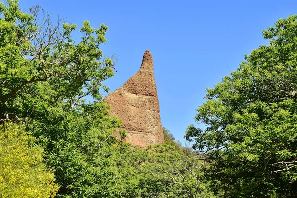 Las Medulas kasabası El Bierzo, Leon bölgesinde yer almaktadır. Bu küçük dağ kasabası yükselişin doğal başlangıcını simgeliyor..