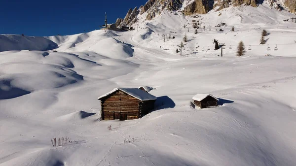 Eine Luftaufnahme Von Schneebedeckten Häusern Winter Einem Sonnigen Tag — Stockfoto