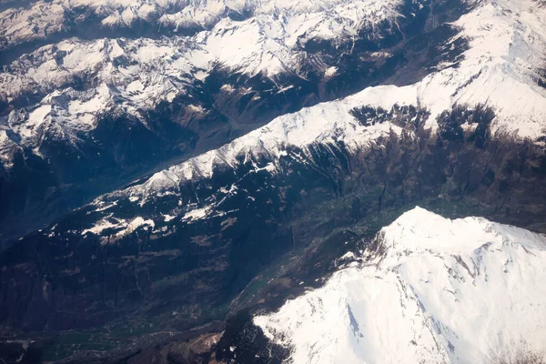 Kardaki dağların havadan görünüşü.