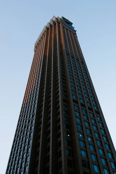 中国の超高層ビルの垂直低角ショット — ストック写真