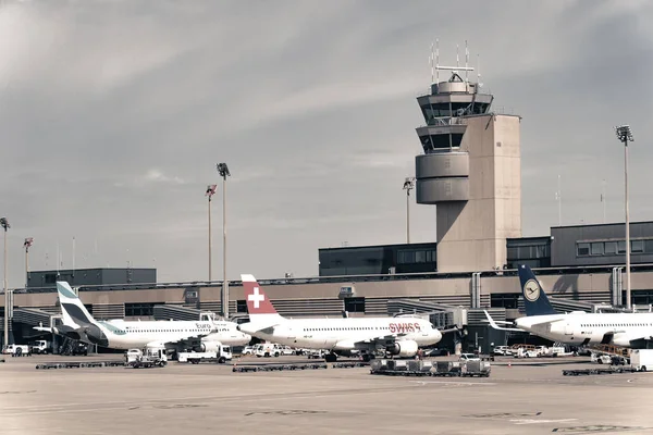 Svájci Flughafen Zuerich Bei Bedecktem Himmel — Stock Fotó