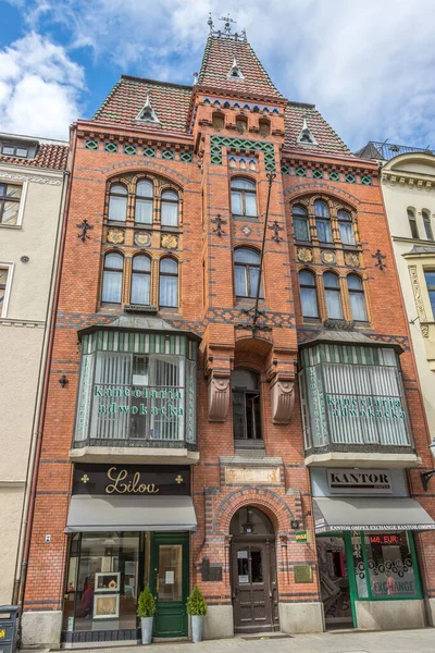 Eine Vertikale Aufnahme Eines Architektonischen Gebäudes Der Altstadt Von Torun — Stockfoto