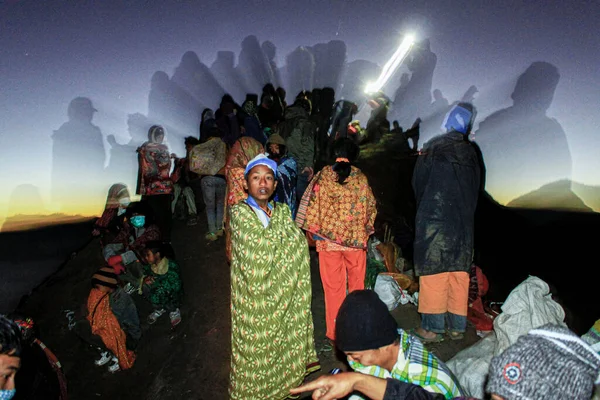 Lidé Kmene Tengger Hoře Bromo Během Rituálního Obřadu Yadnya Kasada — Stock fotografie