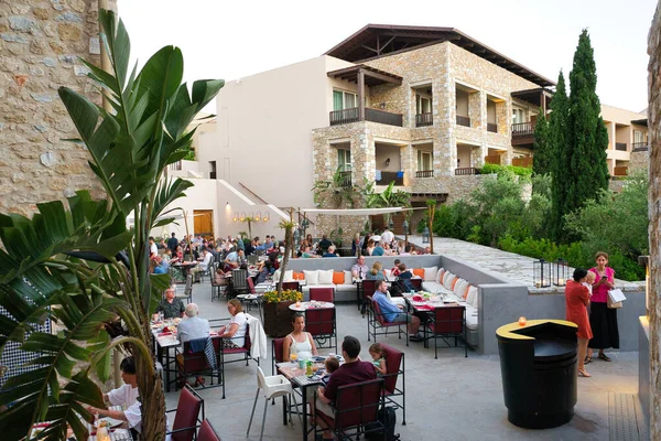 Yunanistan 'da tatiller, güzel tatil oteli Costa Navarino, Yunanistan' da lüks bir seyahat merkezi ve dünya kadar otantik deneyim sunuyor,