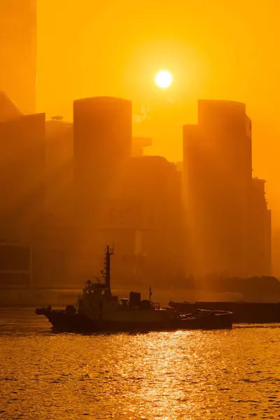 Disparo Vertical Buques Carga Largo Del Río Huangpu Durante Amanecer —  Fotos de Stock