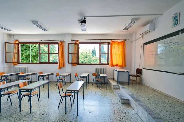 Klaslokaal Prachtig Schoolgebouw Griekenland Natuur School Met Gelukkige Leerlingen Zagora — Stockfoto