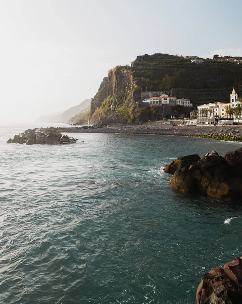 Une Vue Verticale Depuis Mer Bâtiments Balnéaires Côté Falaises Rocheuses — Photo