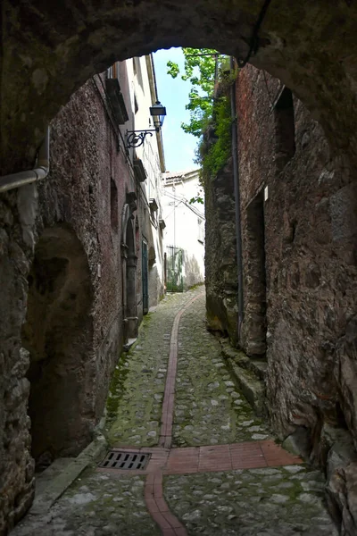 Una Estrecha Calle Entre Las Antiguas Casas Petina Pueblo Las —  Fotos de Stock