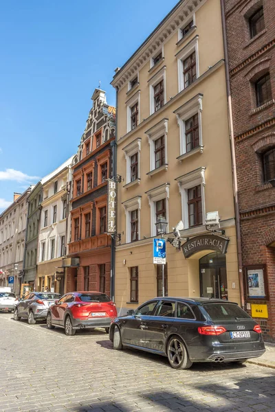 Polonya, Torun 'daki tarihi eski kasaba binalarının dikey görüntüsü.