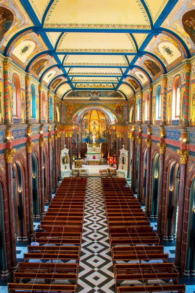 这是首都贝洛奥里藏特最中央的教堂 它位于阿韦尼达 阿丰索 教堂最近翻新 — 图库照片